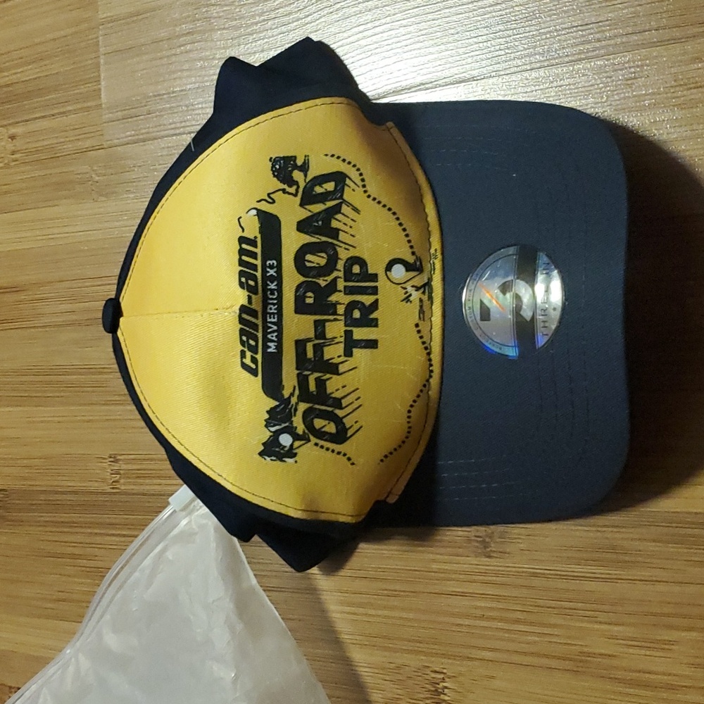 Nwt can-am snap back hat by three in